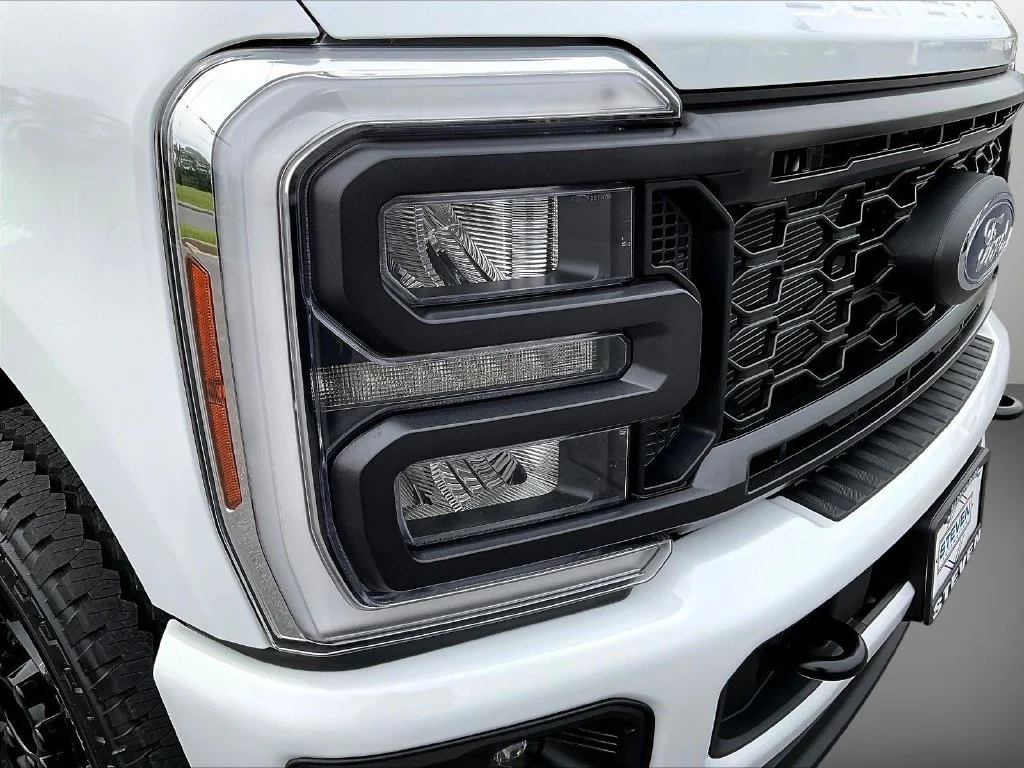 New 2026 Oxford White Ford F-250® XL image 30