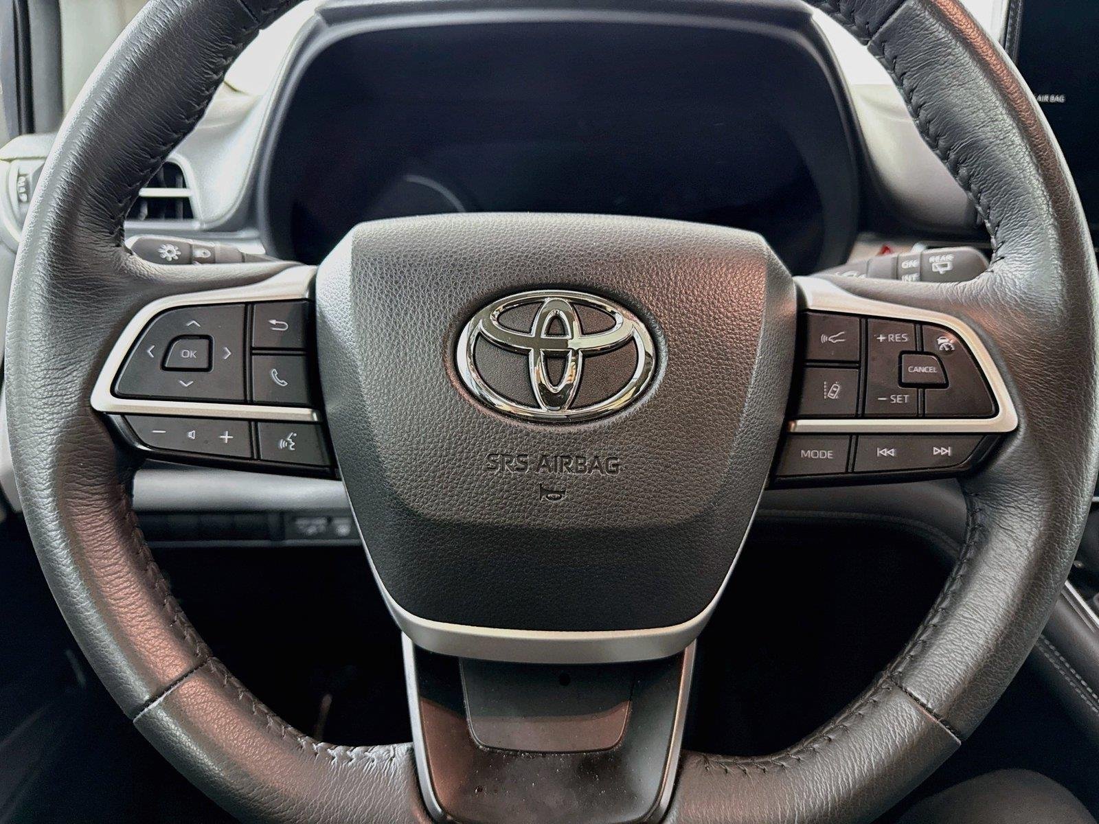 Certified Used 2025 Magnetic Gray Metallic Toyota XLE 8-Passenger image 17