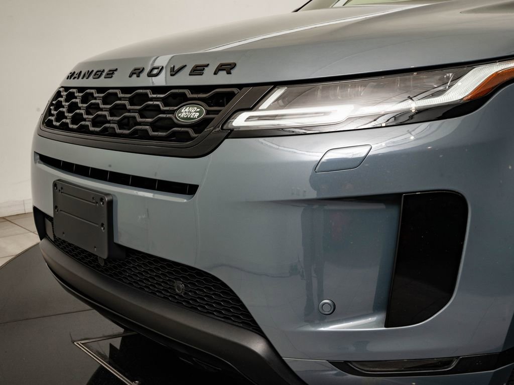 Used 2023 Gray Land Rover SE image 3