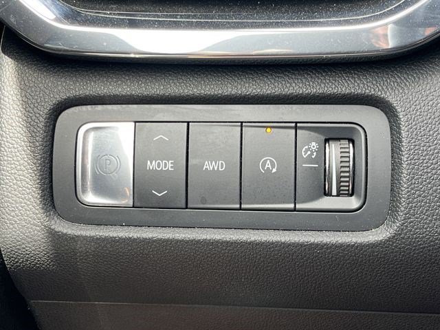 Used 2024 Summit White GMC AWD Elevation image 12