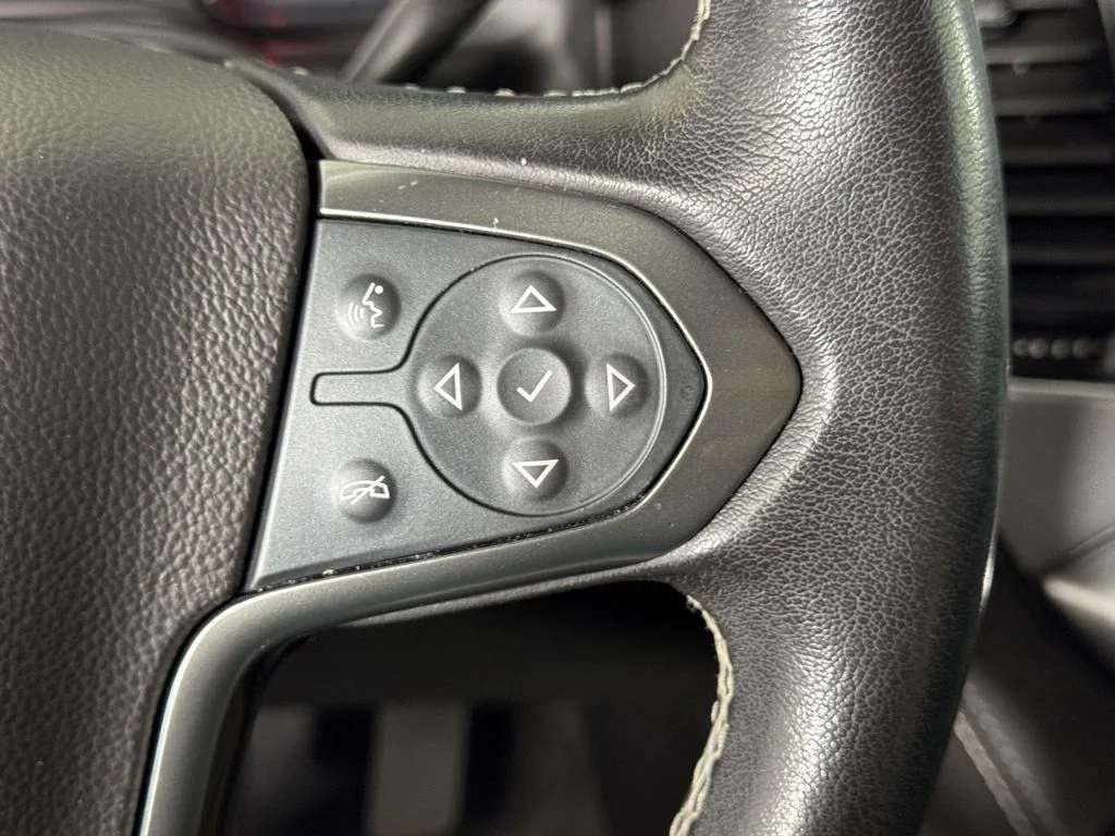 Used 2020 Gray Chevrolet LT image 23