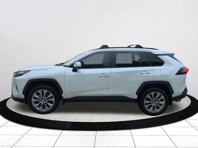Used 2024 Beige Toyota XLE Premium image 6