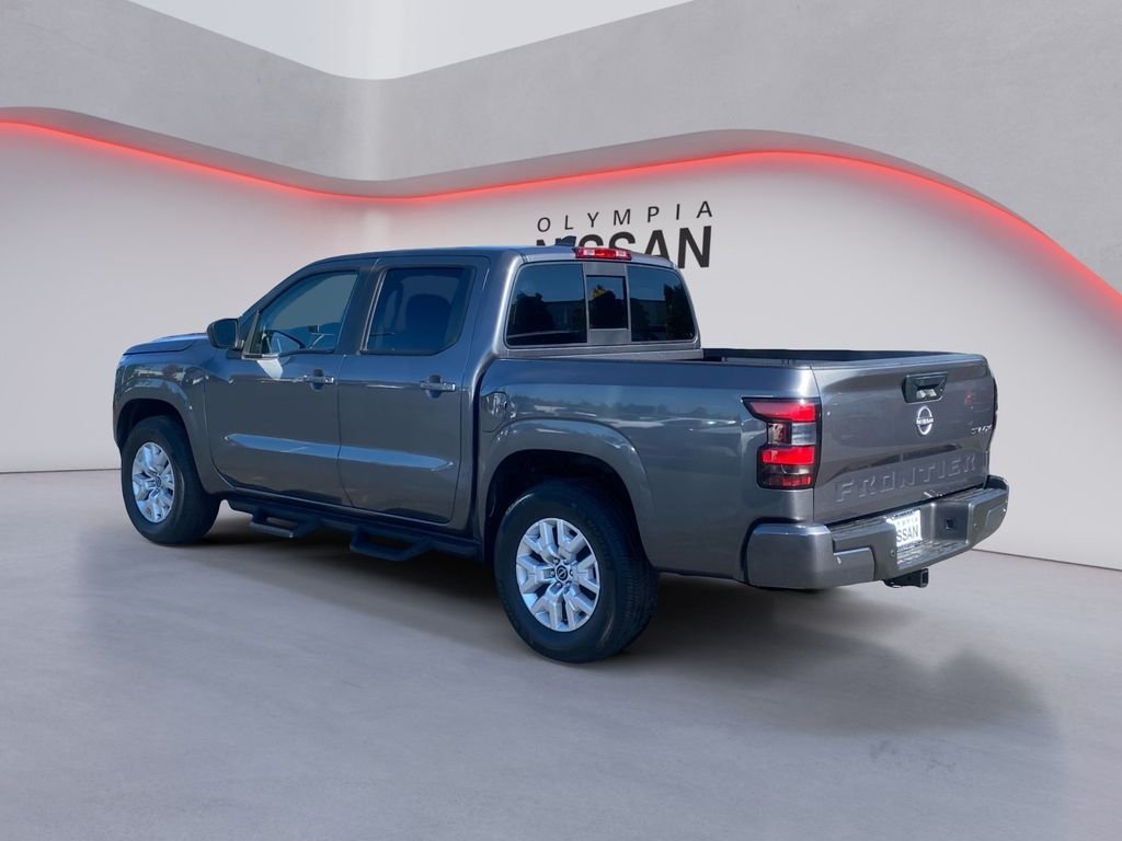 Used 2022 Gray Nissan SV image 4