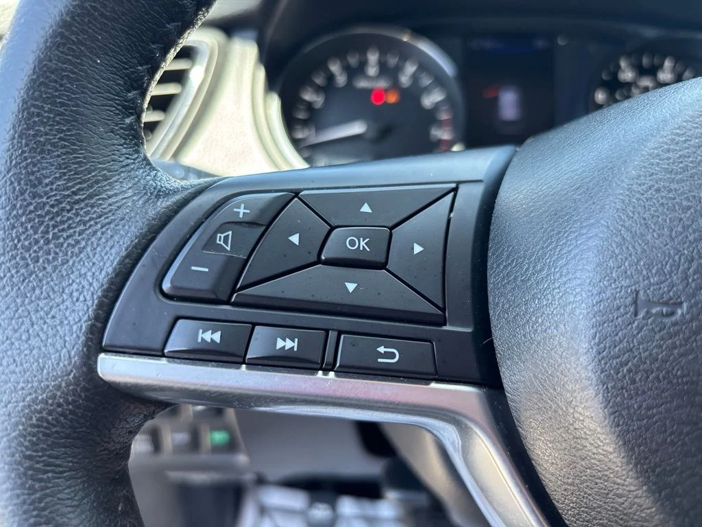 Used 2019 Gray Nissan SV image 21
