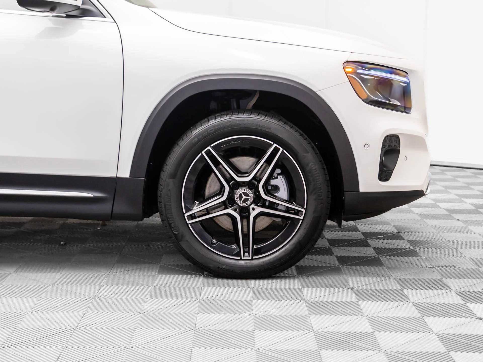 New 2026 White Mercedes-Benz GLB 250 image 34