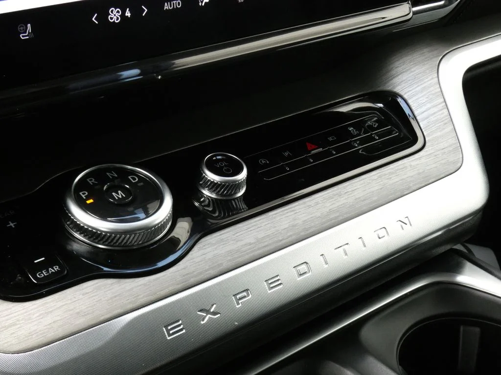 Used 2025 White Ford Platinum image 27