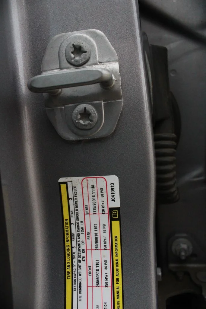 Used 2018 Silver Jeep Limited image 39
