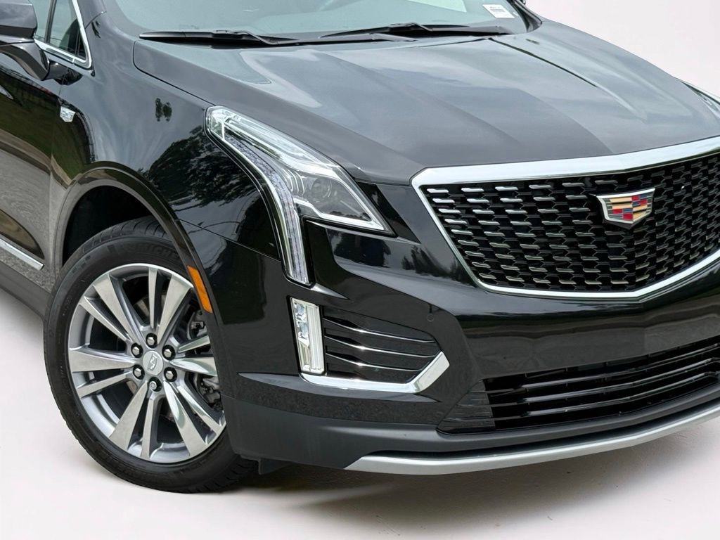 Used 2025 Stellar Black Metallic Cadillac Premium Luxury image 7