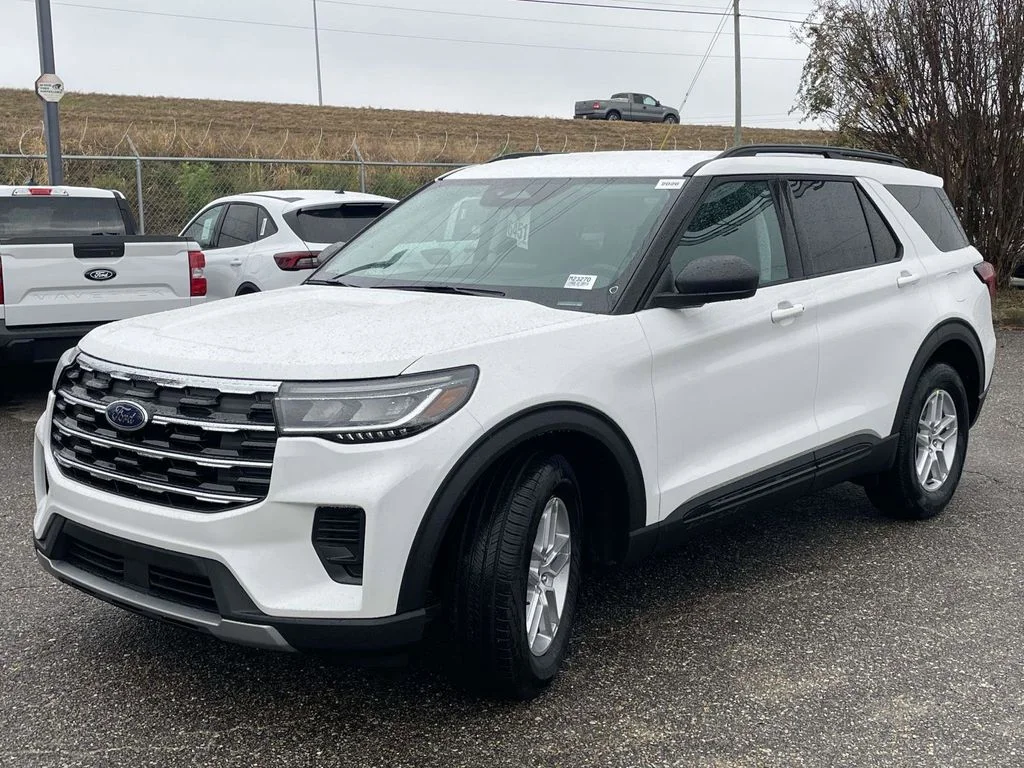 New 2026 Star White Metallic Tri-Coat Ford Active image 7