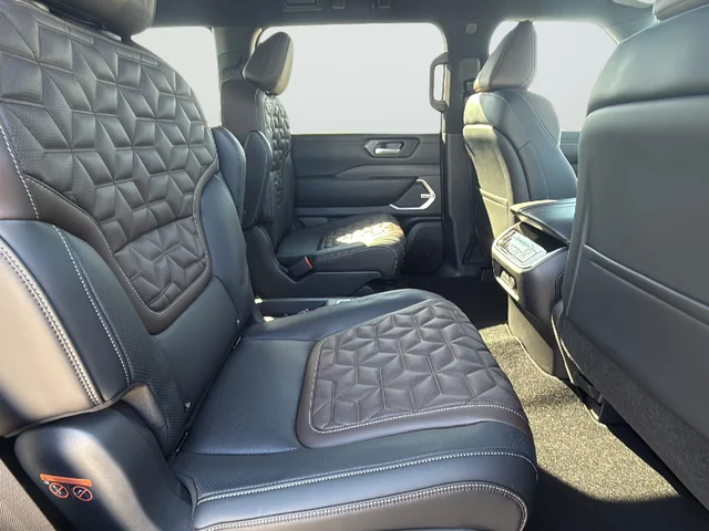 2026 Nissan Armada Platinum - Photo 10