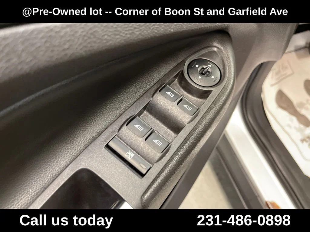 Used 2015 Silver Ford SE image 16