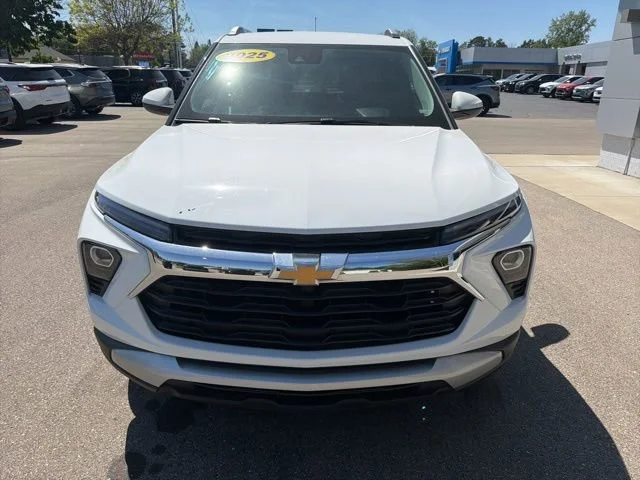 Used 2025 Summit White Chevrolet LT image 8