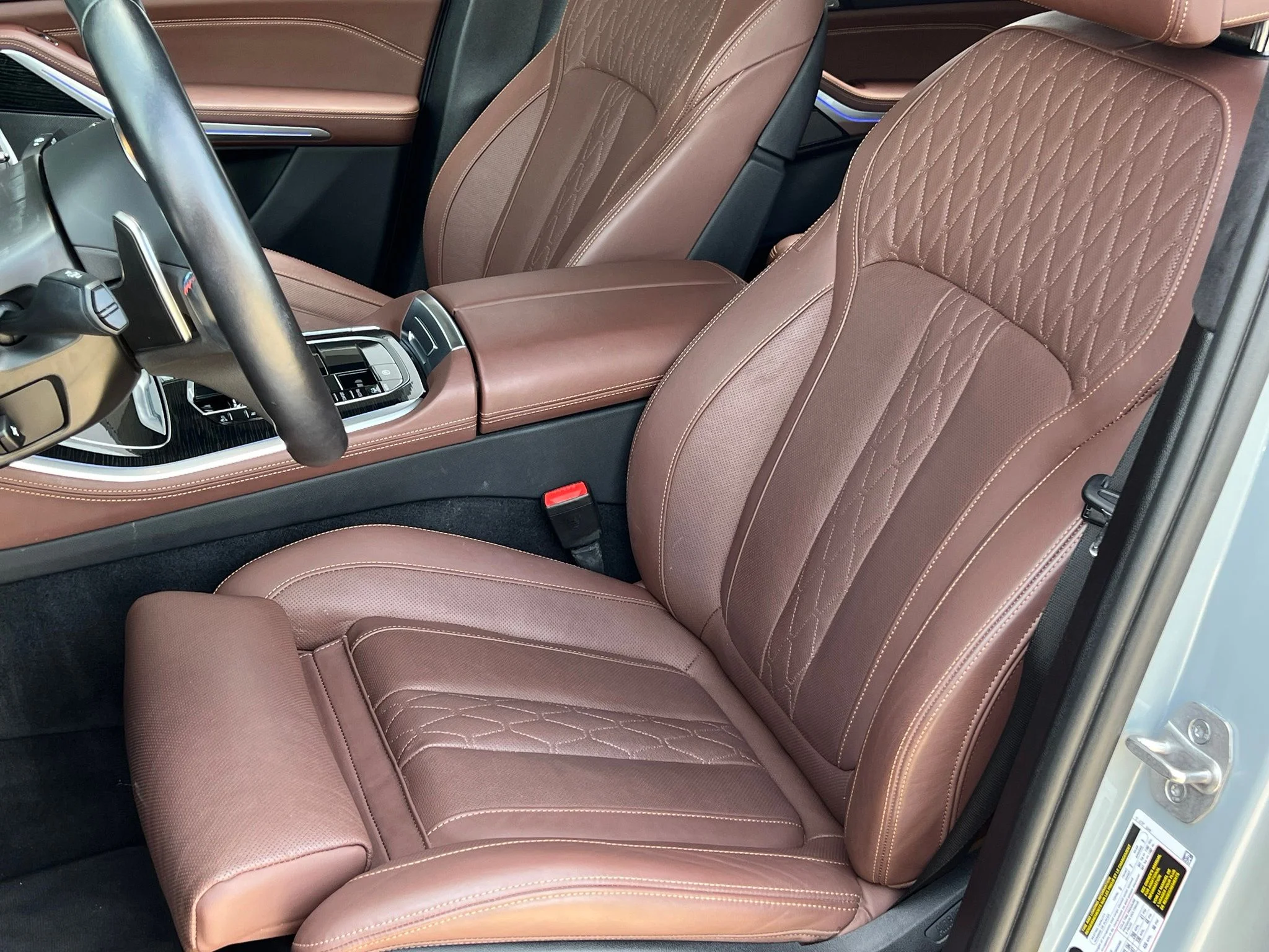 Used 2024 Gray BMW M60i image 4