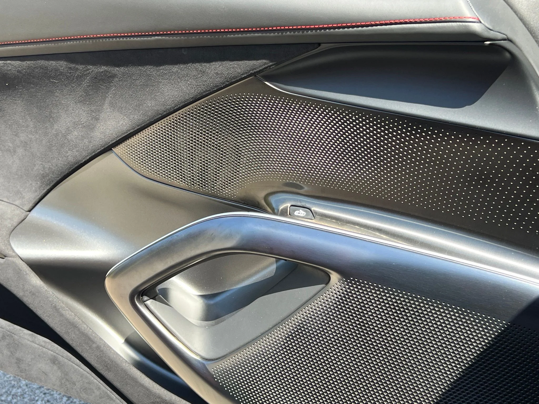 Used 2025  Ferrari Base image 26
