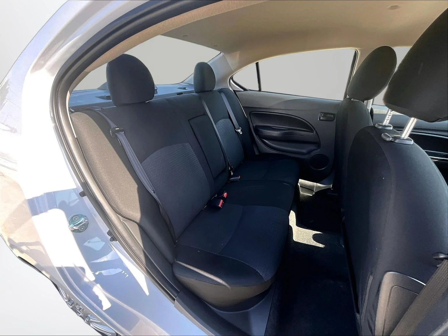Used 2024 White Mitsubishi ES image 27