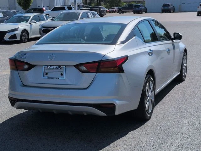 Used 2022 Silver Nissan 2.5 S image 3
