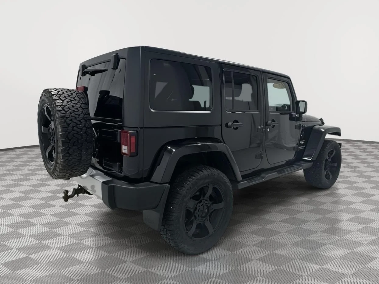 Used 2015 Black Jeep Sahara image 5