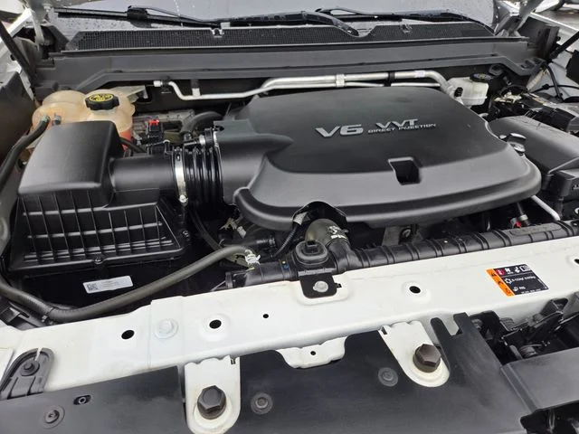 Used 2019 White Chevrolet Z71 image 23