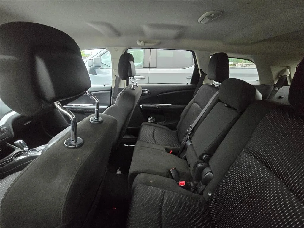 Used 2019 Green Dodge SE image 5