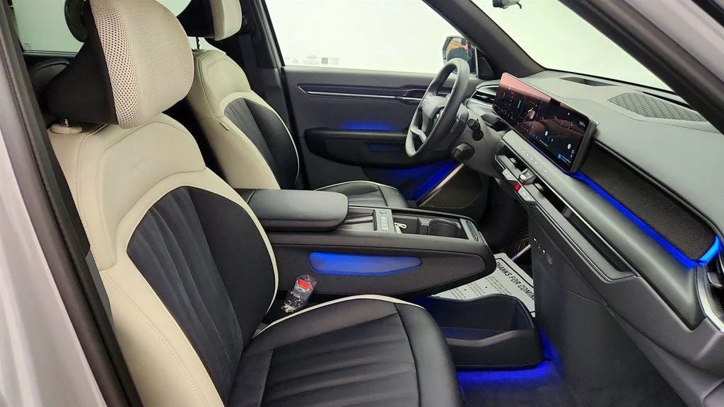 Used 2026 Wolf Gray/Ebony Black Roof Kia GT-Line AWD w/ Relaxation Package image 23
