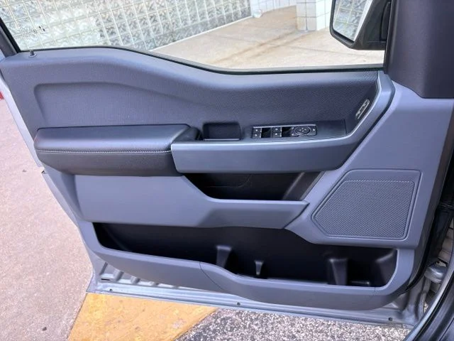 Used 2022  Ford XL image 26