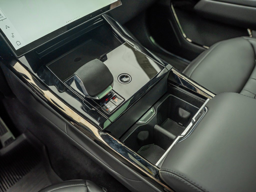 New 2026 Fuji White Land Rover Dynamic SE image 24