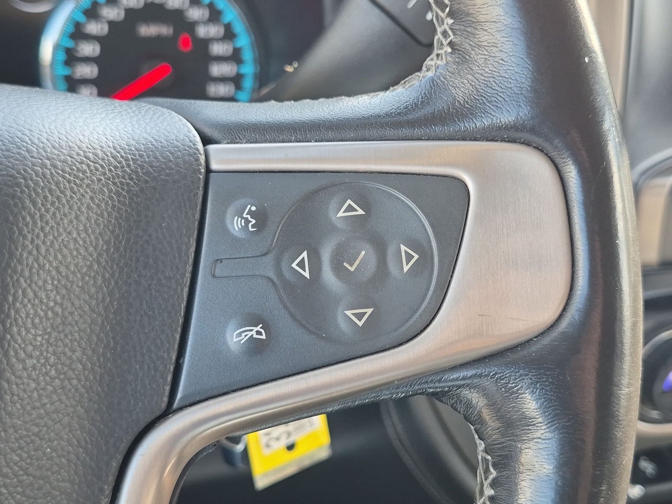 Used 2019 White Frost Tricoat GMC Denali image 17