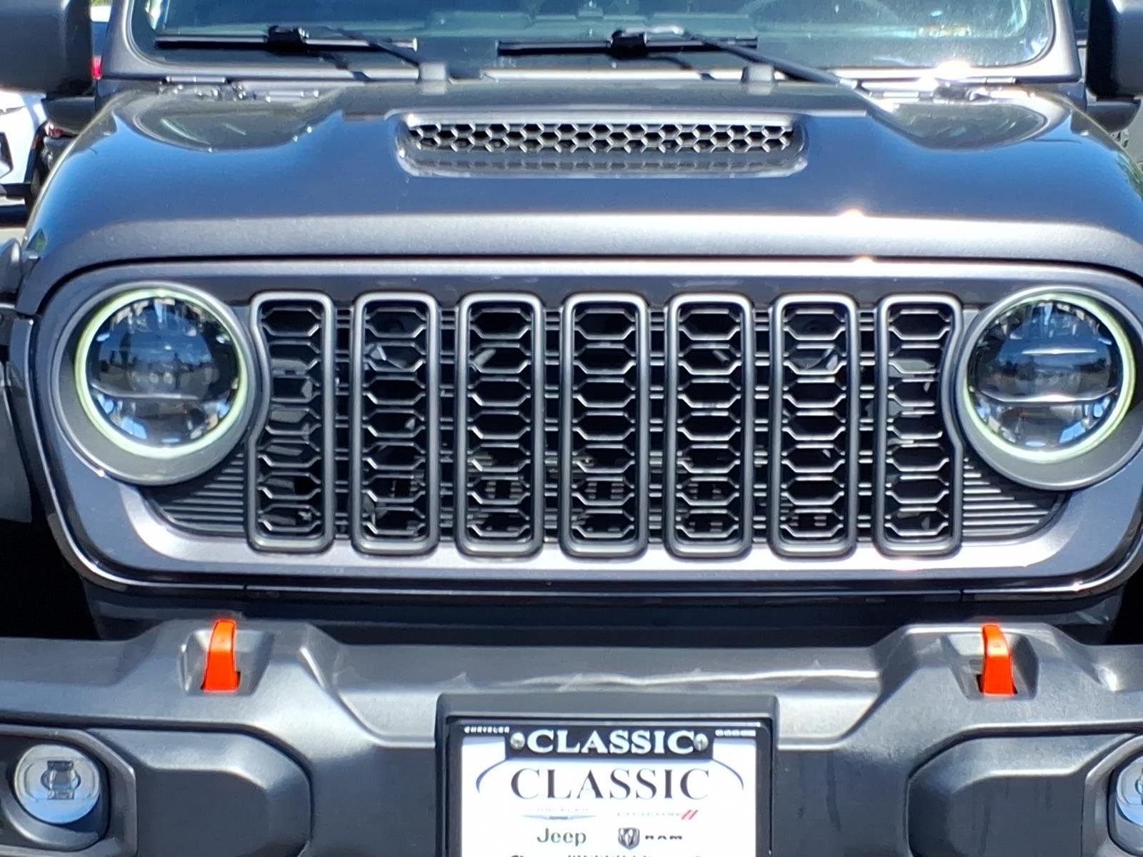 Used 2025 Granite Crystal Metallic Clearcoat Jeep Mojave image 15