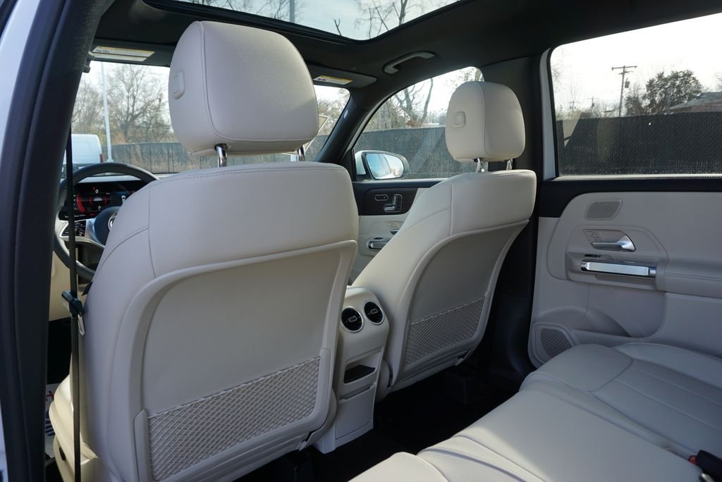 Used 2026 Polar White Mercedes-Benz GLB 250 image 15