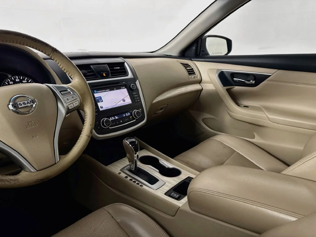 Used 2017 Gray Nissan 2.5 SL image 29