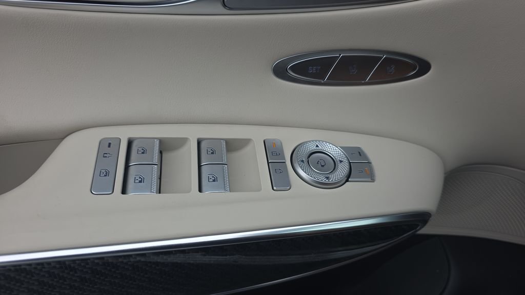 New 2026 White Genesis 3.5T SPORT PRESTIGE image 18