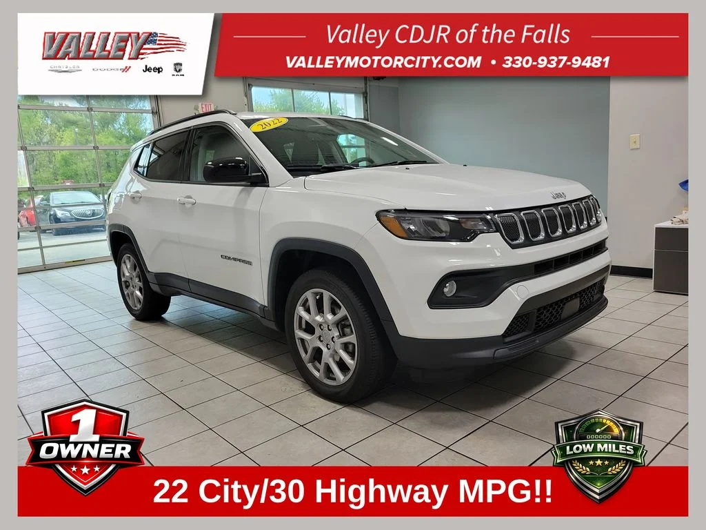 Used 2022 White Jeep Latitude Lux image 1