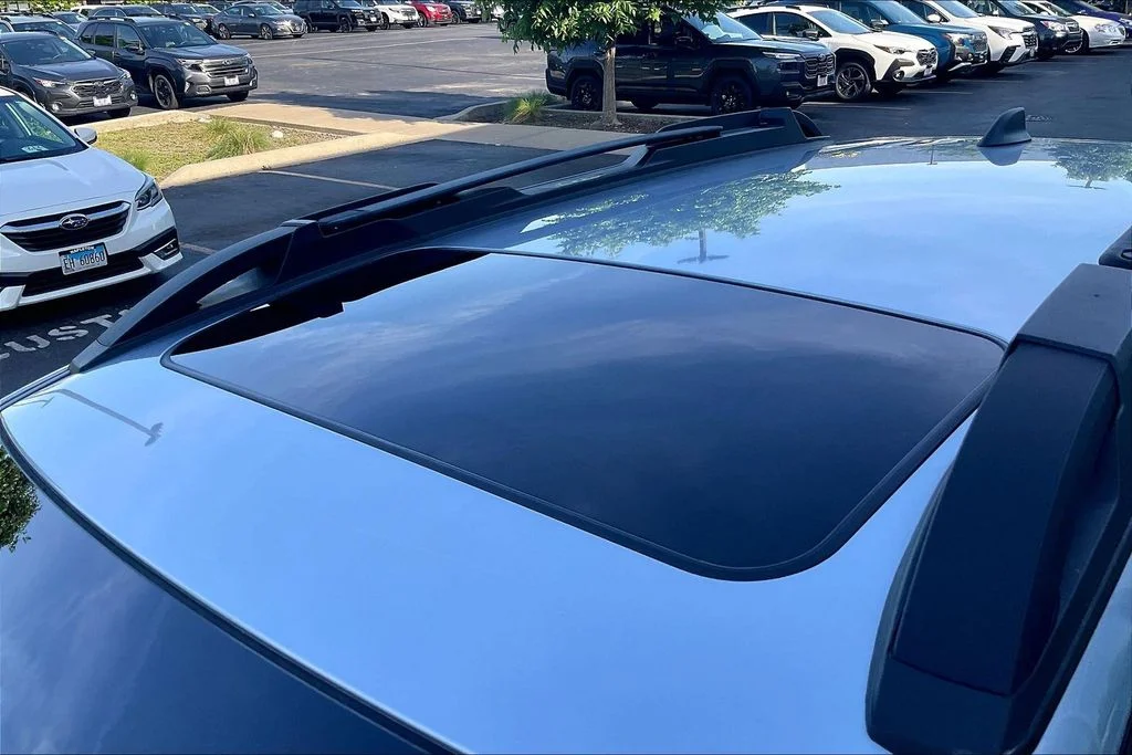 Used 2025 Silver Subaru Onyx Edition image 40