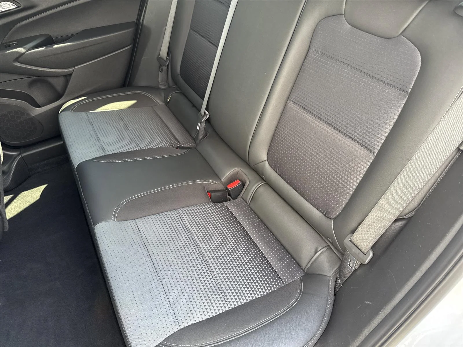 Used 2025 Summit White Chevrolet LT image 30