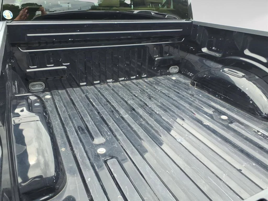 Used 2023 Black Ford XLT image 12