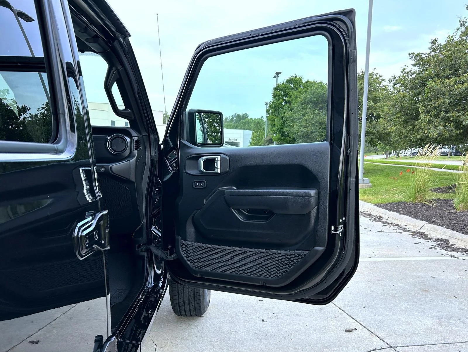 Used 2022 Black Jeep Unlimited Sport Altitude image 16