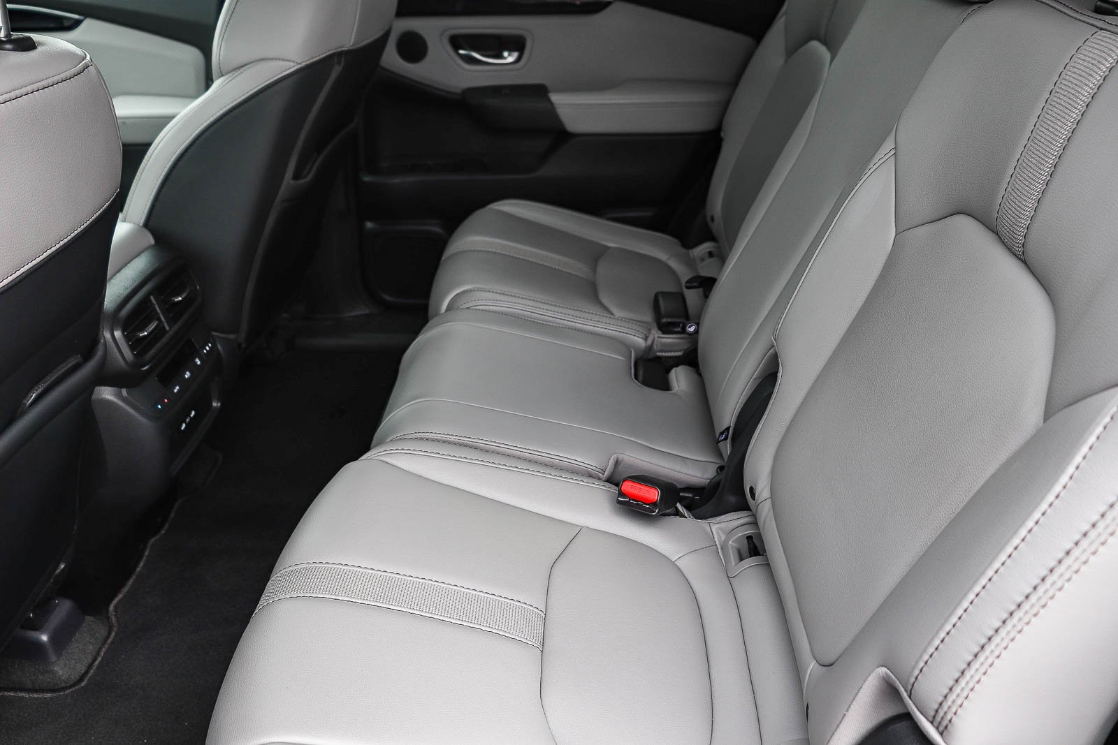 Certified Used 2024 Platinum White Pearl Honda EX-L 8 Passenger image 57