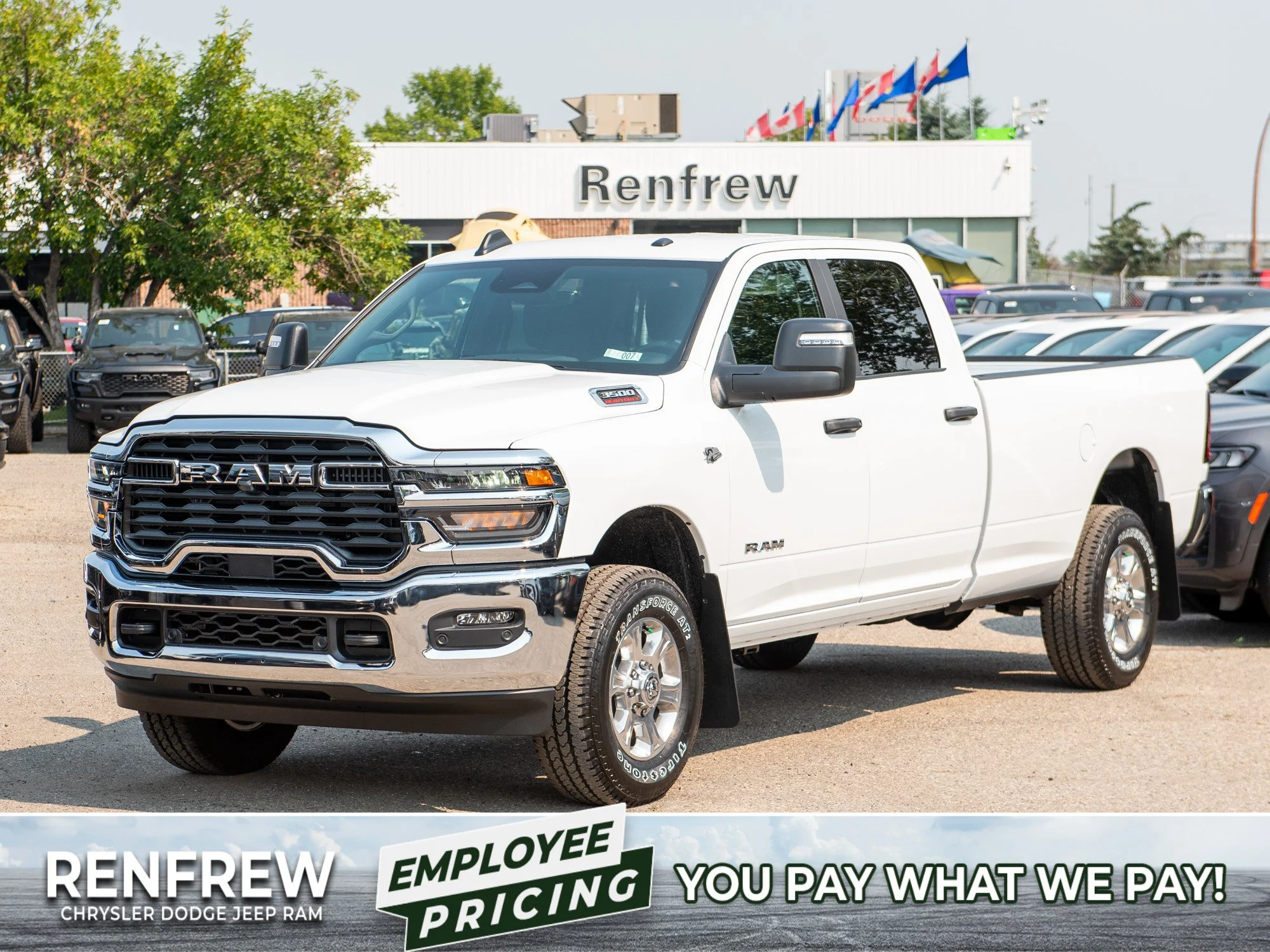 New 2027 White RAM Big Horn* Crew Cab 4x4, 8