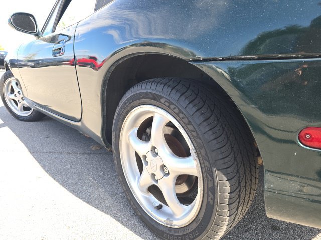 Used 2001 Green Mazda Base image 5