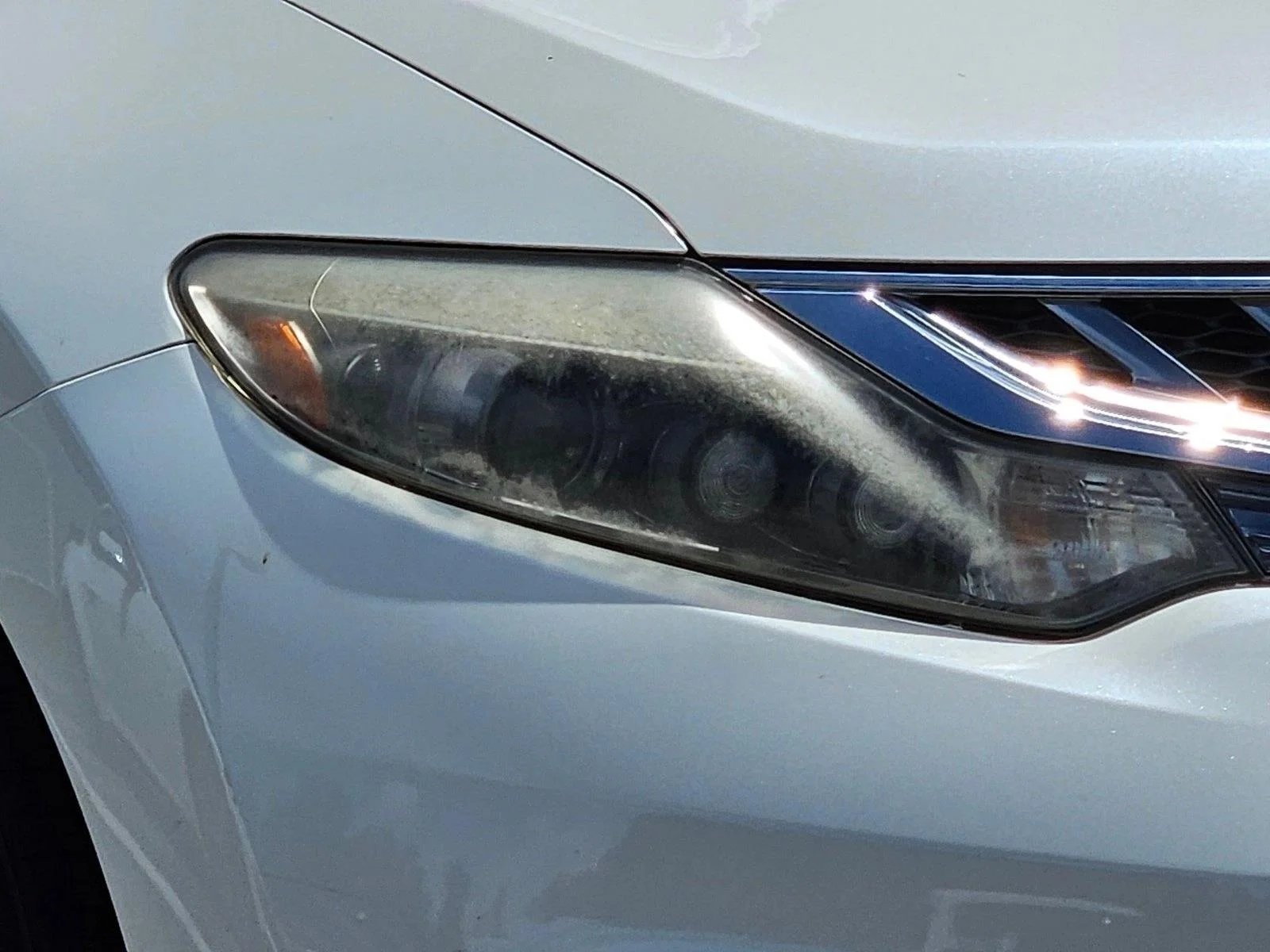 Used 2011 Glacier Pearl Nissan LE image 5