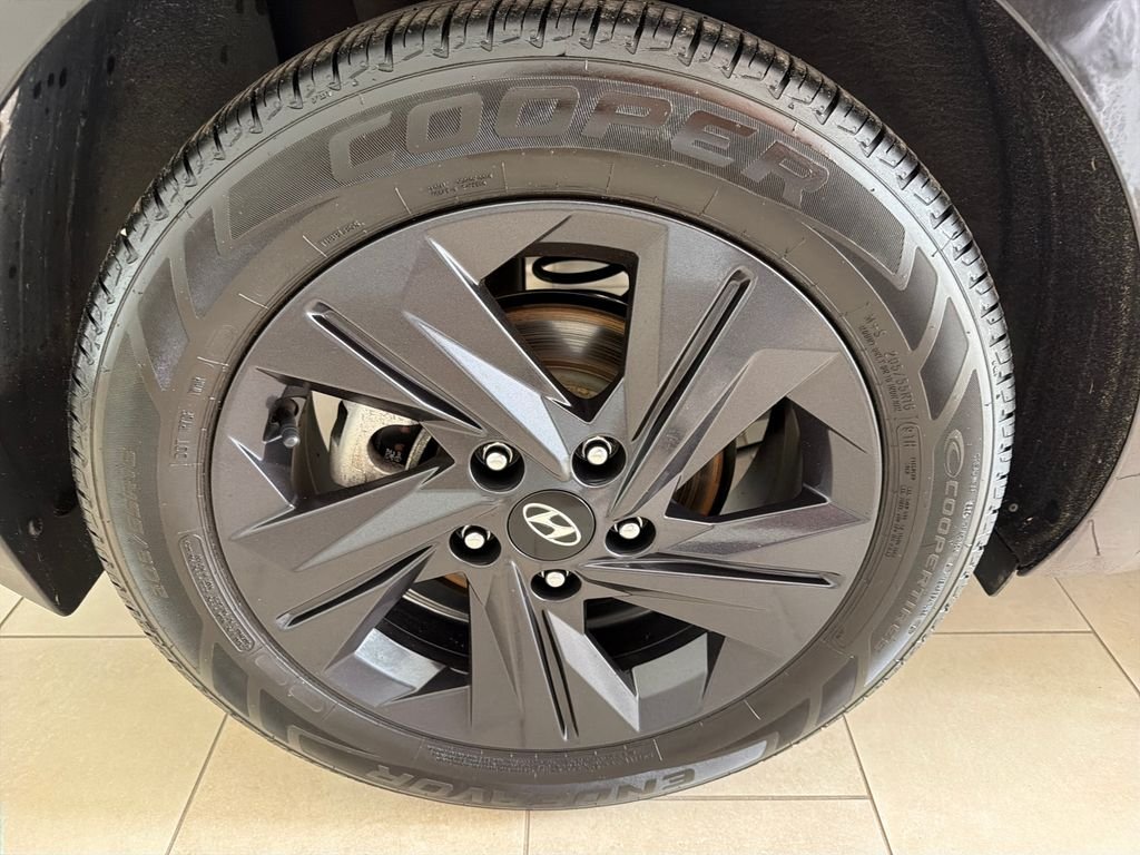 Used 2022 Black Hyundai SEL image 8