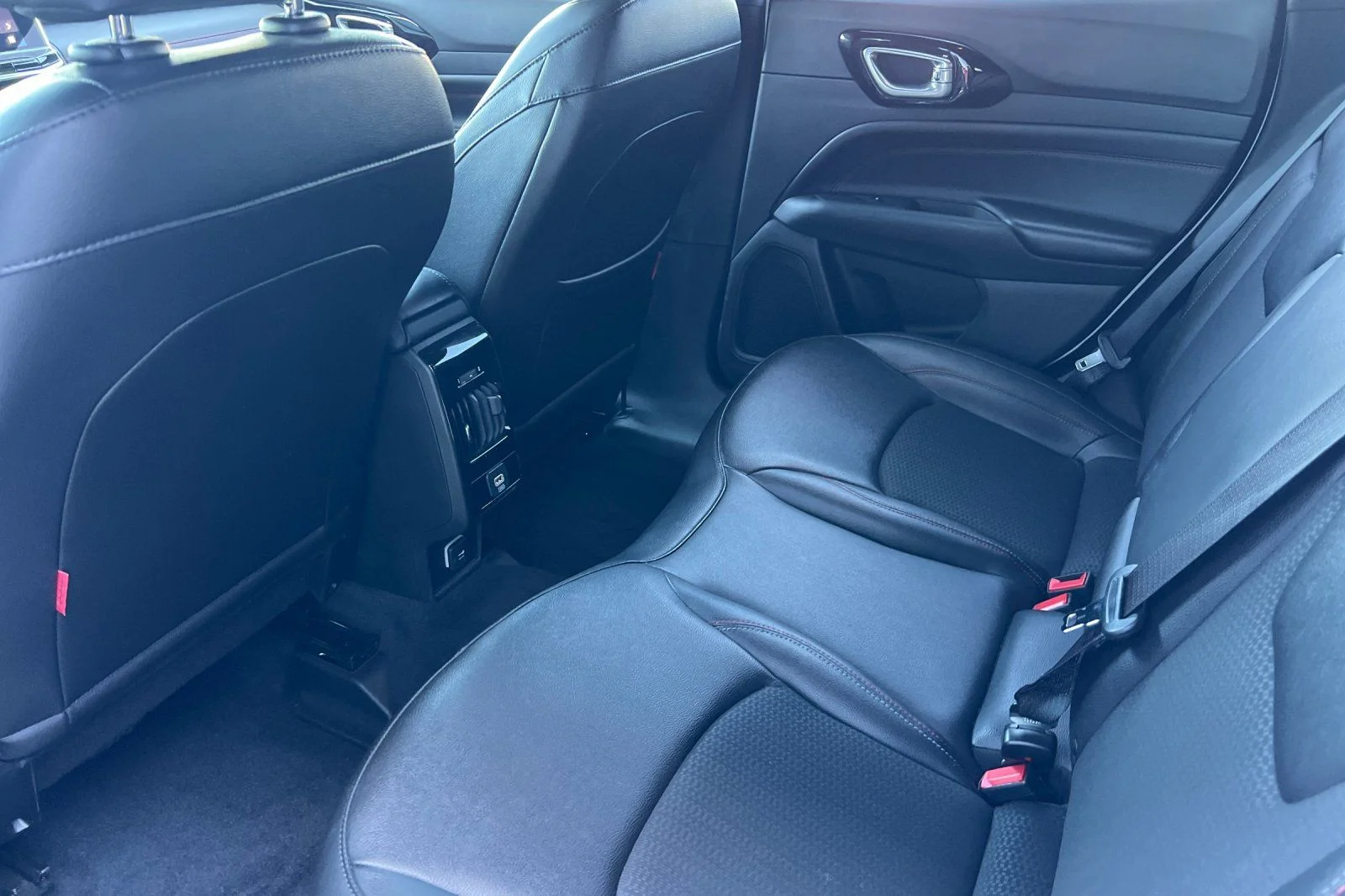 Used 2025 White Jeep Trailhawk image 9