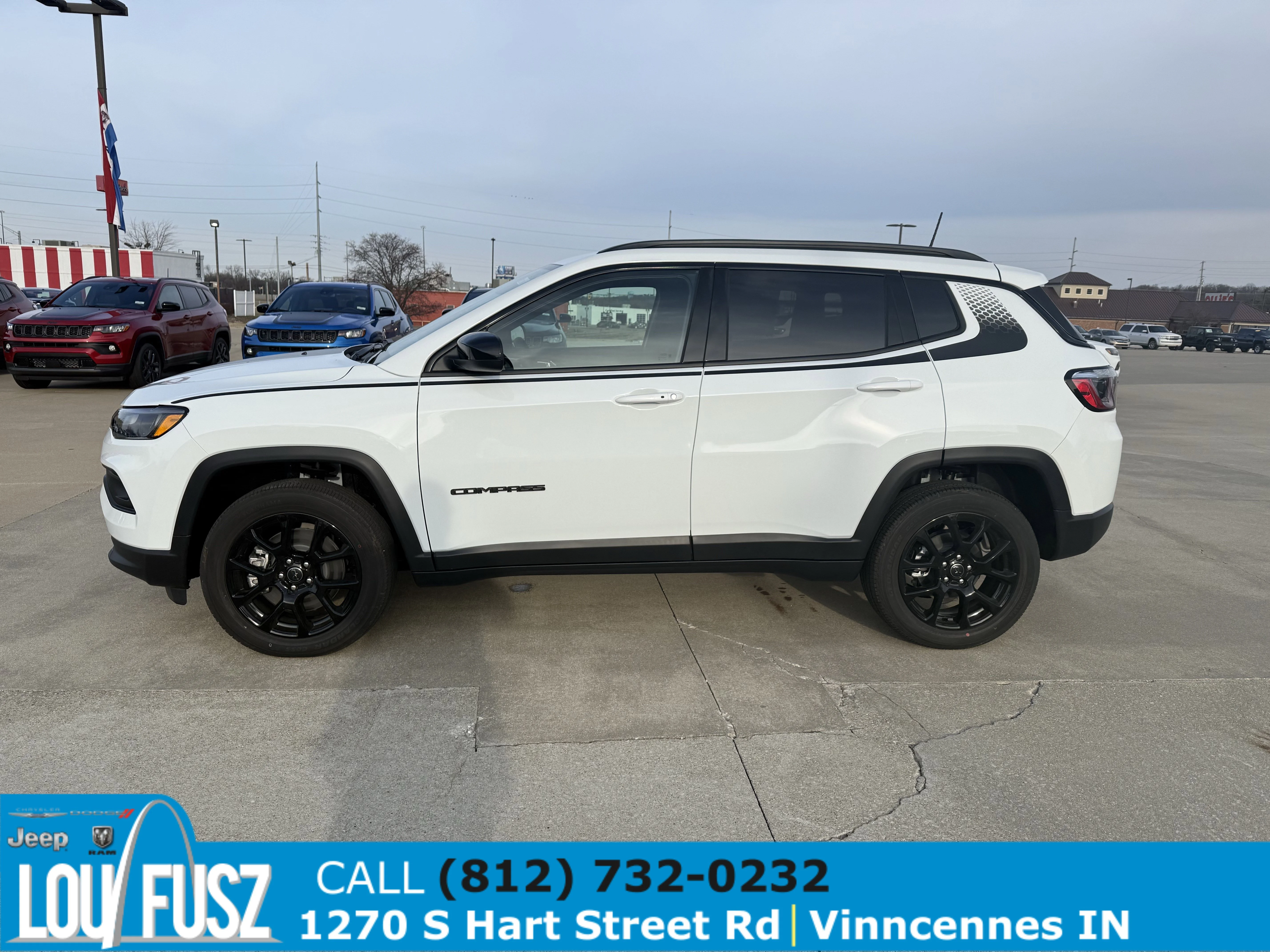 New 2026 Bright White Clear-Coat Exterior Paint Jeep Latitude Altitude image 4