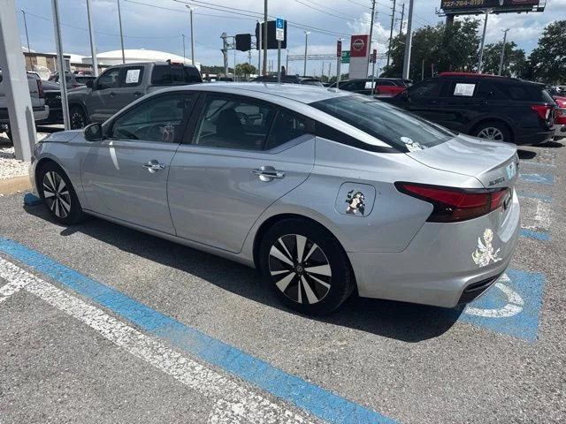Used 2021 Silver Nissan 2.5 SV image 3