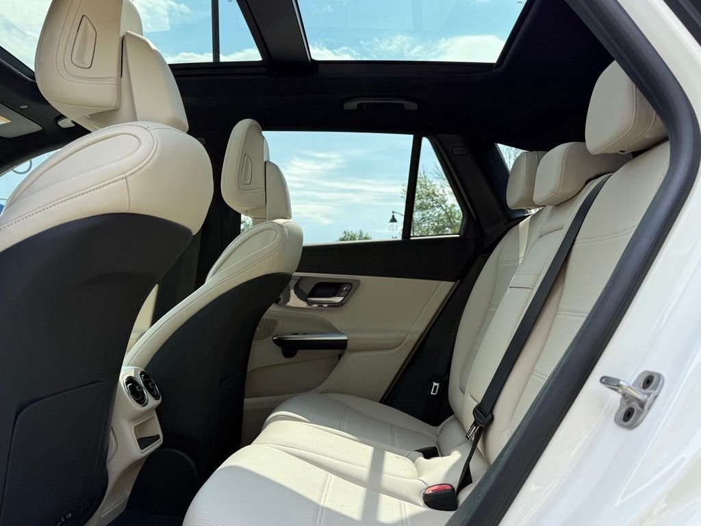Used 2025 White Mercedes-Benz GLC 350e image 24