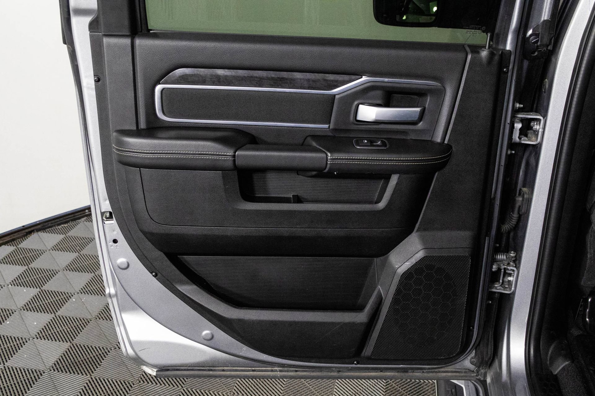 2024 RAM 2500 - Image 32