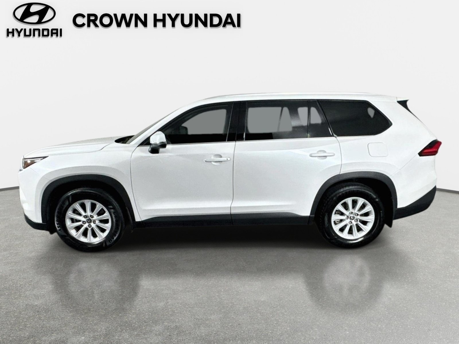 Used 2024 Pearl Toyota XLE image 8