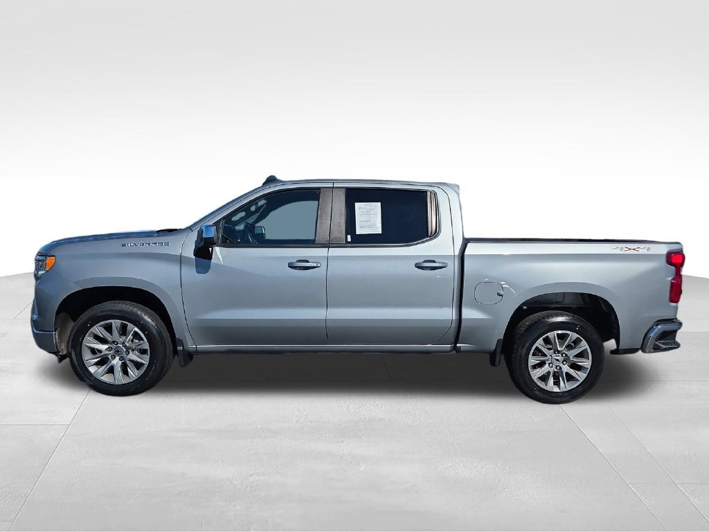 Used 2023 Gray Chevrolet LT image 2