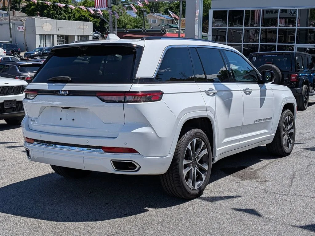Used 2022 White Jeep Overland image 6