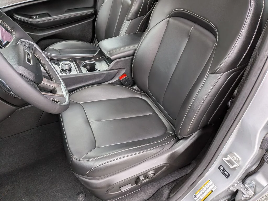 Used 2025 Silver Jeep Limited image 25